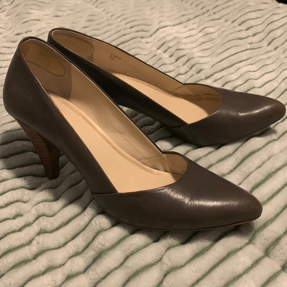 Tahari Carla leather pumps
